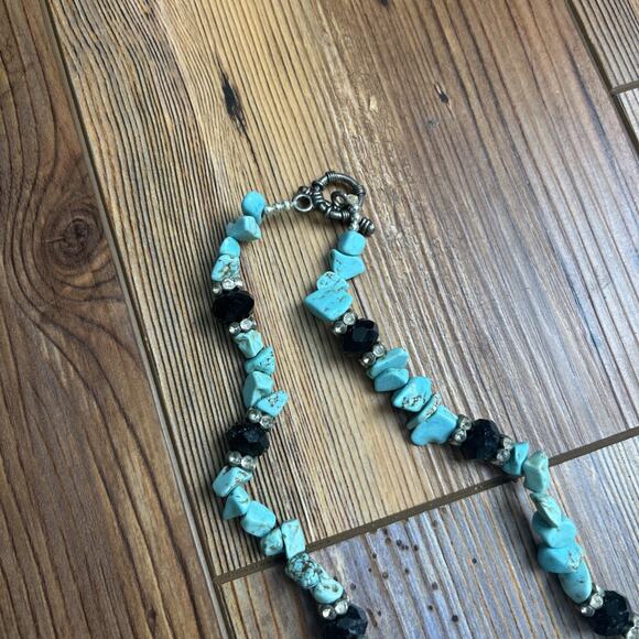 Faux Turquoise Howlite Chip 17” Lot Of 2 Two Strand & One Strand Necklaces - Picture 8 of 8